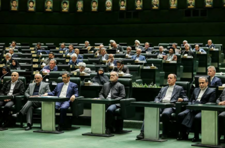 عزل وزیر اقتصاد جمهوری اسلامی ایران: نشانه‌ای از بحران ساختاری