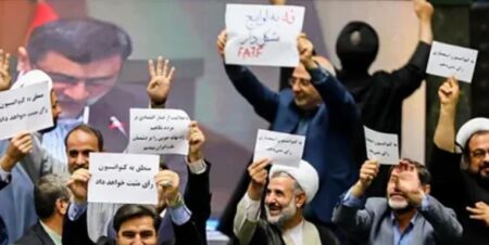 هفت سال پس از بن‌بست و تعلیق سیاسی، ایران همچنان در کنج انزوای بین‌المللی قرار دارد؛ به دلیل باقی ماندن در لیست سیاه گروه ویژه اقدام مالی (FATF). وعده‌های مکرر برای خروج از این وضعیت نفس‌گیر که رئیس‌جمهور مسعود پزشکیان در جریان انتخابات بر آن تأکید کرد، به نظر می‌رسد گروگان ساختار سیاسی‌ای است که اراده‌ای برای تغییر واقعی ندارد. اما آیا ایران بدون رویارویی با ریشه‌های بحران یعنی ذات بسته و امنیتی نظام، می‌تواند از این لیست سیاه خارج شود؟