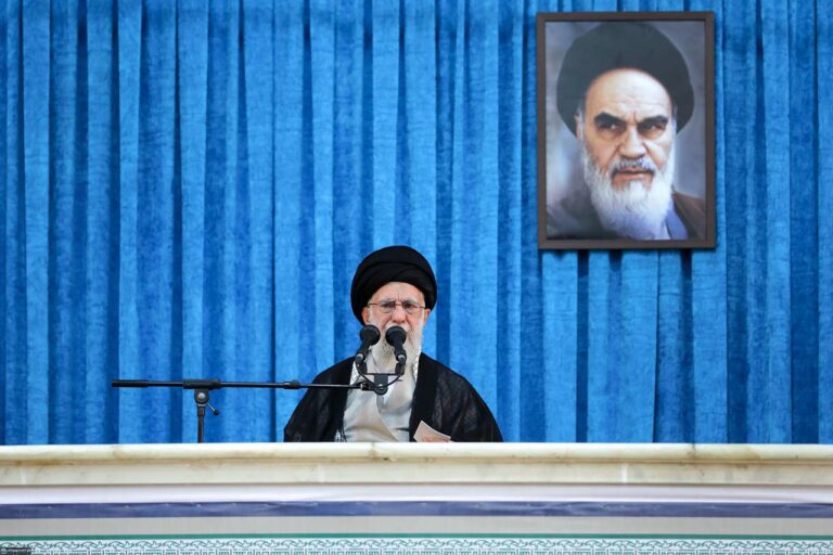 پیام قاطع خامنــه‌ای به طور اختصاصی: «ملت ایران تسلیم‌‌شدنی نیست» در برابر تهدیدهای آمریکا