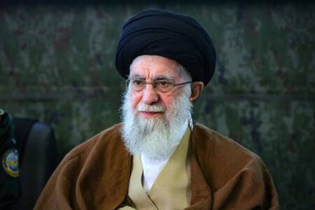 چرا خامنه‌ای کشتار سربرنیتسا را اکنون یادآوری کرد؟ پیام‌های پنهان این سخنرانی چیست؟