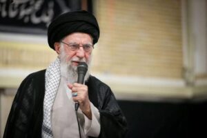 خامنه‌ای: آیا اروپایی‌ها مخفیانه برای تعیین پادشاه پس از جمهوری اسلامی برنامه‌ریزی کرده‌اند؟