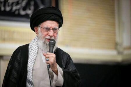 خامنه‌ای: آیا اروپایی‌ها مخفیانه برای تعیین پادشاه پس از جمهوری اسلامی برنامه‌ریزی کرده‌اند؟