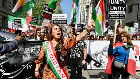 تجمع کنفرانس «ایران آزاد» در رم؛ آیا مسیر اپوزیسیون تغییر خواهد کرد؟