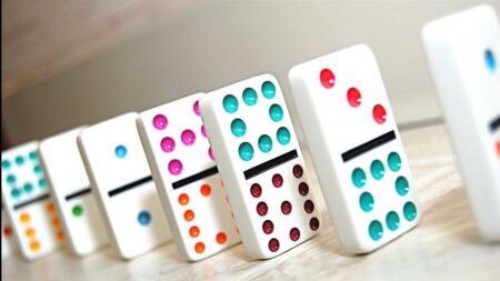 “يك، دو، شش”آیا تا به حال به معنای کلمات فارسی در دومینو فکر کردهای؟ “يك، دو، شش”آیا تا به حال به معنای کلمات فارسی در دومینو فکر کردهای؟