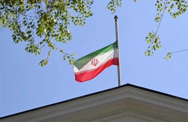 چطور ایران مدعی توافق با اروپا است در حالی که سفرایش را اخراج می‌کند؟
