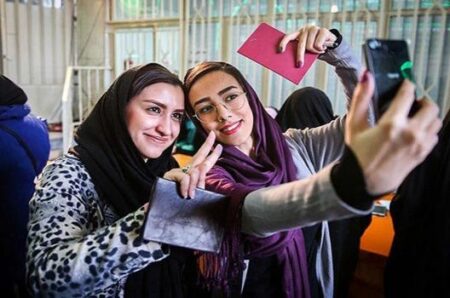 نسل Z ایرانی؛ چگونه با اینترنت و هنر در برابر ترس ایستادگی می‌کند؟