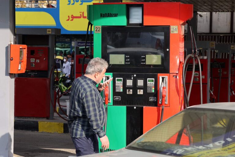 افشاگری در مجلس: سه‌نرخی شدن بنزین