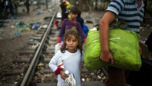 پناهجویان یا زندانیان؟ سیاست تازه بریتانیا جنجال آفرید