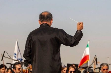 شاهزاده رضا پهلوی میپرسد: آیا موسیقی پوششی برای سرکوب است؟ شاهزاده رضا پهلوی میپرسد: آیا موسیقی پوششی برای سرکوب است؟