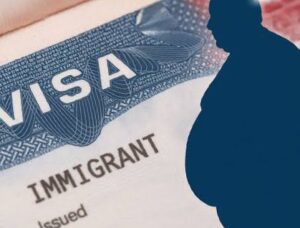 سفارت آمریکا ترازویی جلوی در قرار داد! سفارت آمریکا ترازویی جلوی در قرار داد!