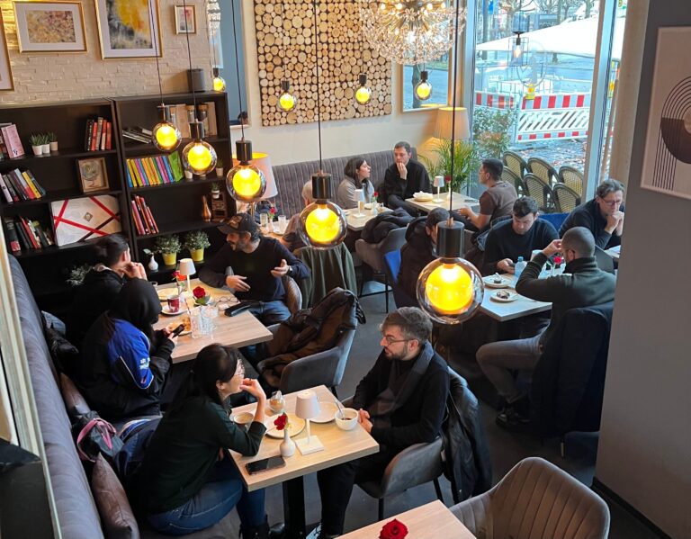 ایرانیها در آلمان کجا جمع میشوند؟ راهنمای مشهورترین مکانها ایرانیها در آلمان کجا جمع میشوند؟ راهنمای مشهورترین مکانها