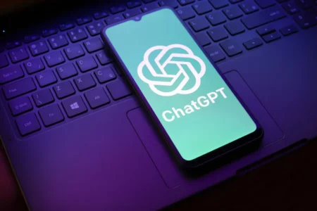 آیا ChatGPT به یک پلتفرم تبلیغاتی تبدیل میشود؟ نظر شما چیست؟ آیا ChatGPT به یک پلتفرم تبلیغاتی تبدیل میشود؟ نظر شما چیست؟