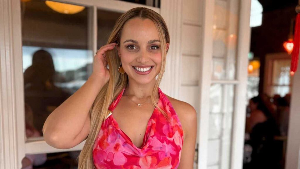 شوک در هوا:خبرنگار در حال پخش خونریزی میکند شوک در هوا:خبرنگار در حال پخش خونریزی میکند