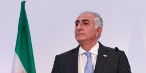 بیانیه شاهزاده رضا پهلوی به مشهد… او چه گفت؟ بیانیه شاهزاده رضا پهلوی به مشهد... او چه گفت؟