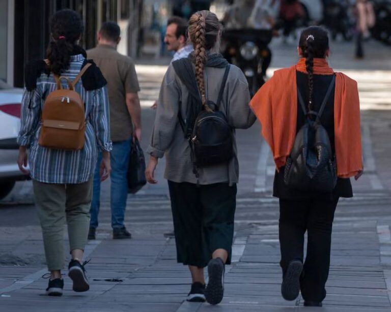 بدون حجاب کیش؟ ویدئوی عجیب از ماراتن بحثبرانگیز شد بدون حجاب کیش؟ ویدئوی عجیب از ماراتن بحثبرانگیز شد