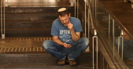 چه کسی از داخل موبایل‌ها اسرائیل را هدف گرفت؟