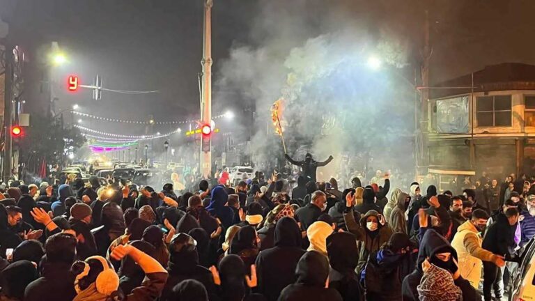 بین گلوله و قطع اینترنت؛ آخرین تحولات اعتراضات ایران بین گلوله و قطع اینترنت؛ آخرین تحولات اعتراضات ایران