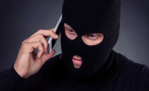 احمق‌ترین دزد جهان که جرمش را با ویدیو لو داد