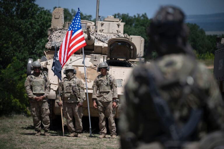 ۴۰ هزار سرباز آمریکایی؛ چرا منطقه نفسش را حبس کرده؟