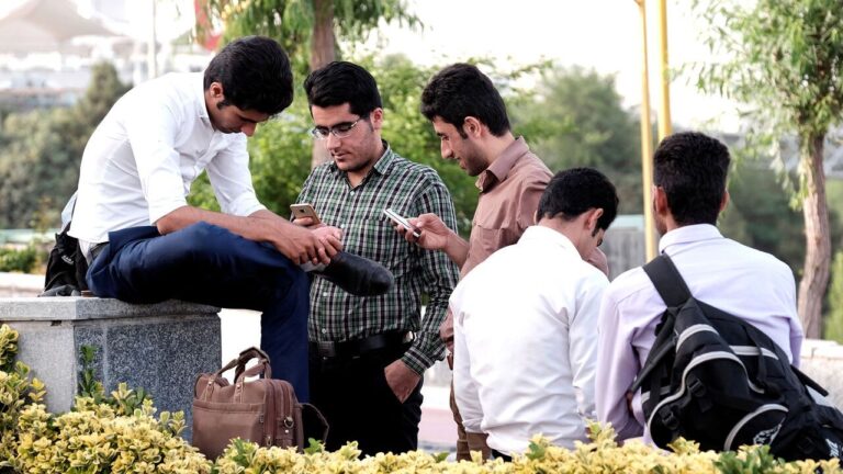 نسل جسور تهران در چالش مقاومت مجازی چه میگوید؟ نسل جسور تهران در چالش مقاومت مجازی چه میگوید؟