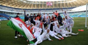 تیم ملی زنان ایران چرا سرود ملی را نخواند؟