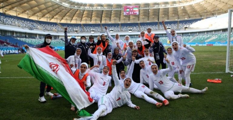 تیم ملی زنان ایران چرا سرود ملی را نخواند؟