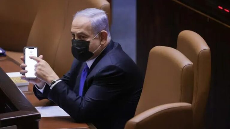 امنیت گوشی نتانیاهو؛ چسب قرمز یا ترس از هک؟