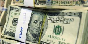 چرا سرمایه‌گذاری در دلار تنها راه است؟