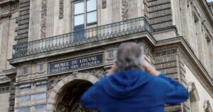 سرقت جواهرات لوور چگونه در ۸ دقیقه رخ داد؟