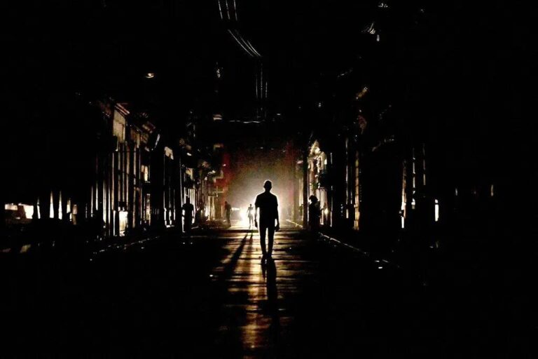 قطع برق تهران بعد از حملات کی تمام میشود؟ قطع برق تهران بعد از حملات کی تمام میشود؟