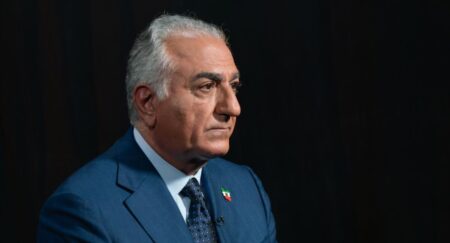 غیبت شاهزاده رضا پهلوی پشت‌پرده چیست؟