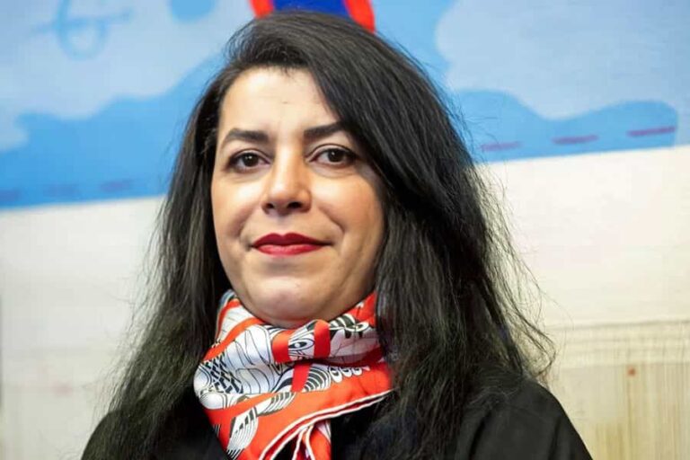 مارجان ساتراپی از پرسپولیس تا سیاست! مارجان ساتراپی از پرسپولیس تا سیاست!