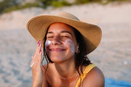 ضد آفتاب مناسب SPF30 است یا SPF50؟