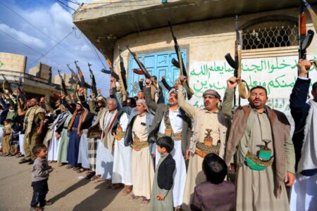 تجمع مردمی یمن ناگهان مسلح شد؟