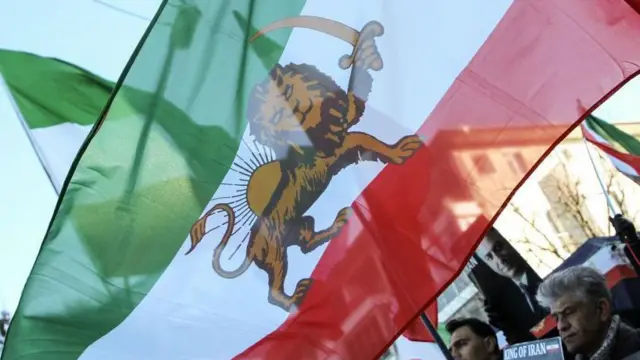 ابی با پرچم شیر و خورشید؛ چرا در ترکیه؟!