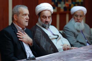 شال هندی پزشکیان؛ هدیهای با پیام خاص؟! شال هندی پزشکیان؛ هدیهای با پیام خاص؟!